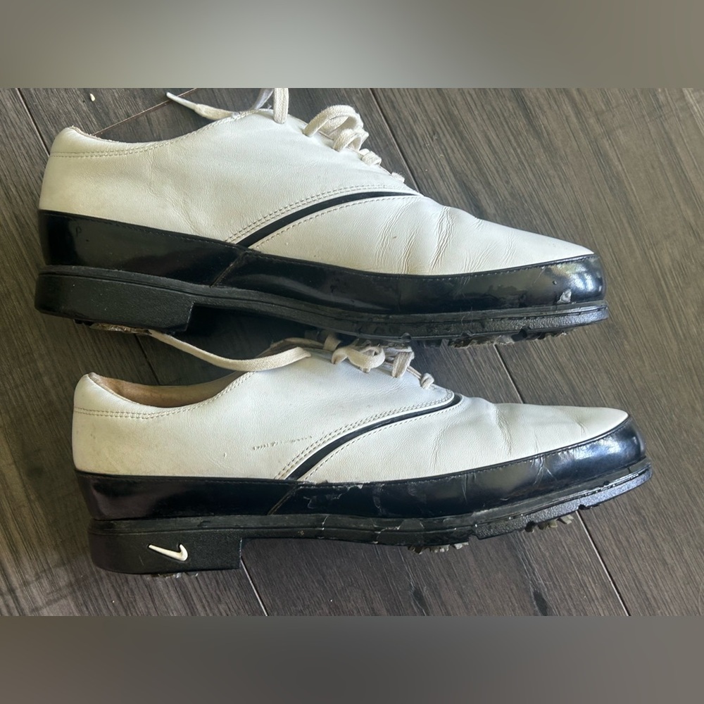 NIKE AIR women’s size 6.5 leather golf shoes